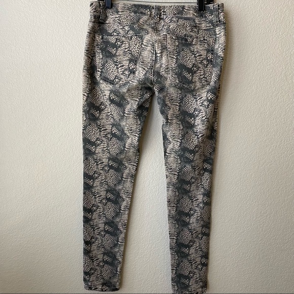Cabi womens Diamondback Snake Reptile Print Super Skinny Pants Size 6 - Picture 2 of 6